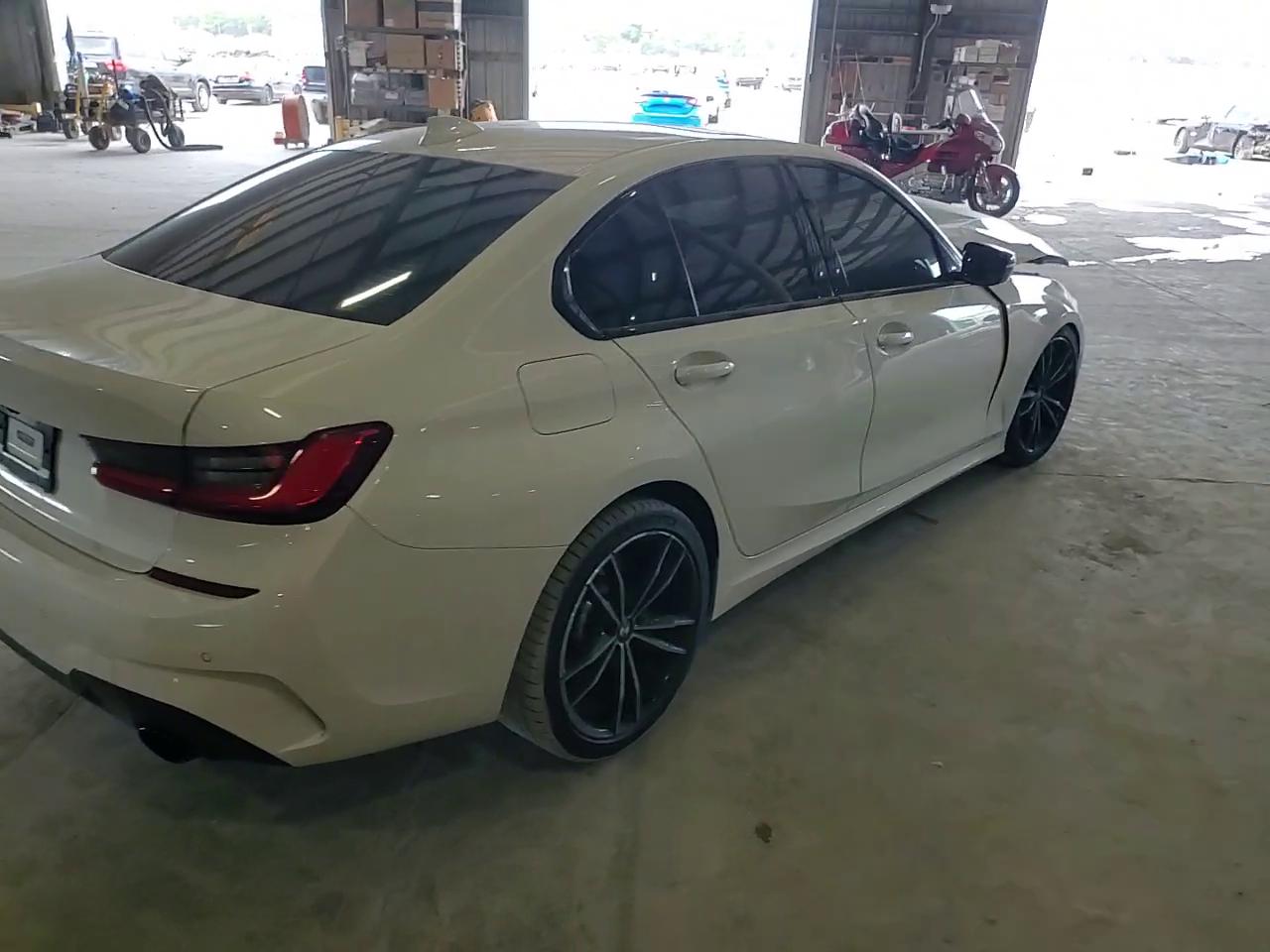 Фото: 3MW5R1J07M8B93823