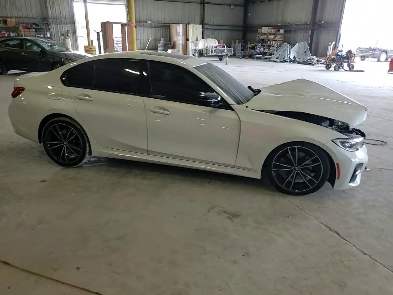 Фото: 3MW5R1J07M8B93823