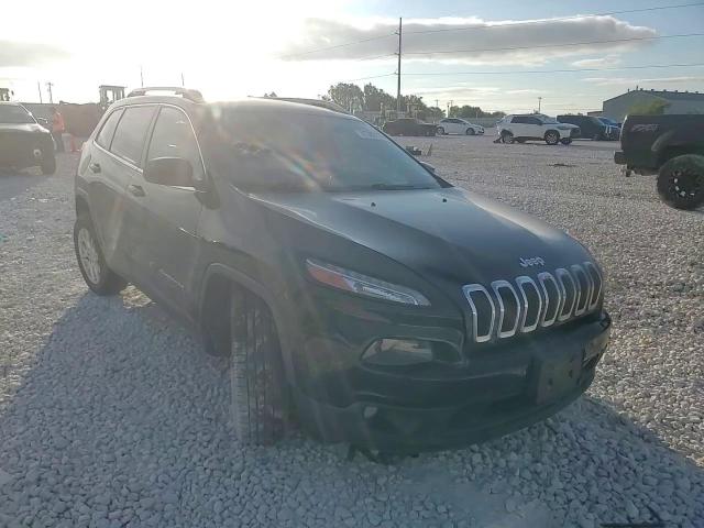 2018 Jeep Cherokee Latitude Plus VIN: 1C4PJLLB5JD533756 Lot: 81393175