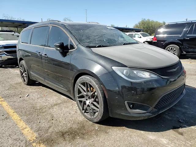 2017 Chrysler Pacifica Touring L VIN: 2C4RC1BG1HR702814 Lot: 72068535