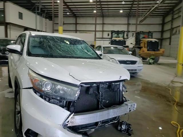 2015 Toyota Highlander Le VIN: 5TDBKRFH4FS197085 Lot: 70947085