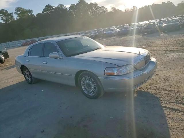2008 Lincoln Town Car Signature Limited VIN: 2LNHM82W98X649747 Lot: 71495455