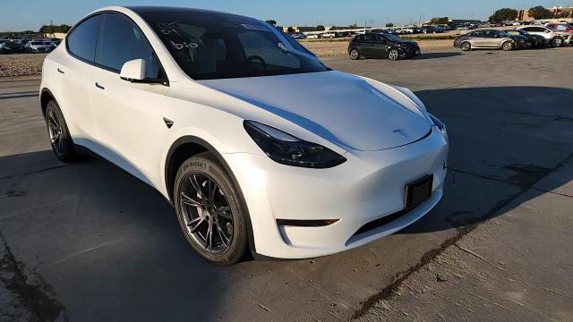 2024 Tesla Model Y VIN: 7SAYGDEE9RA321107 Lot: 80468405