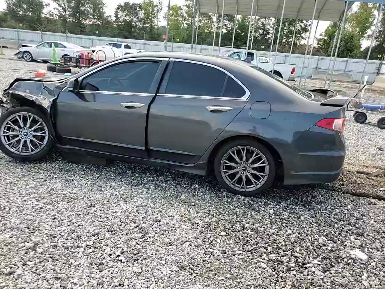 Фото: JH4CU2F64CC017653