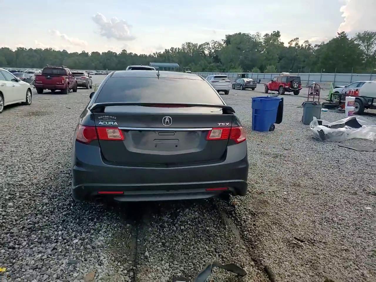 Фото: JH4CU2F64CC017653