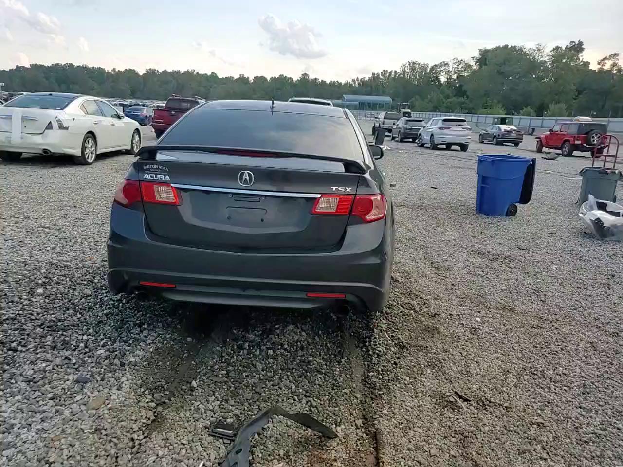 Фото: JH4CU2F64CC017653