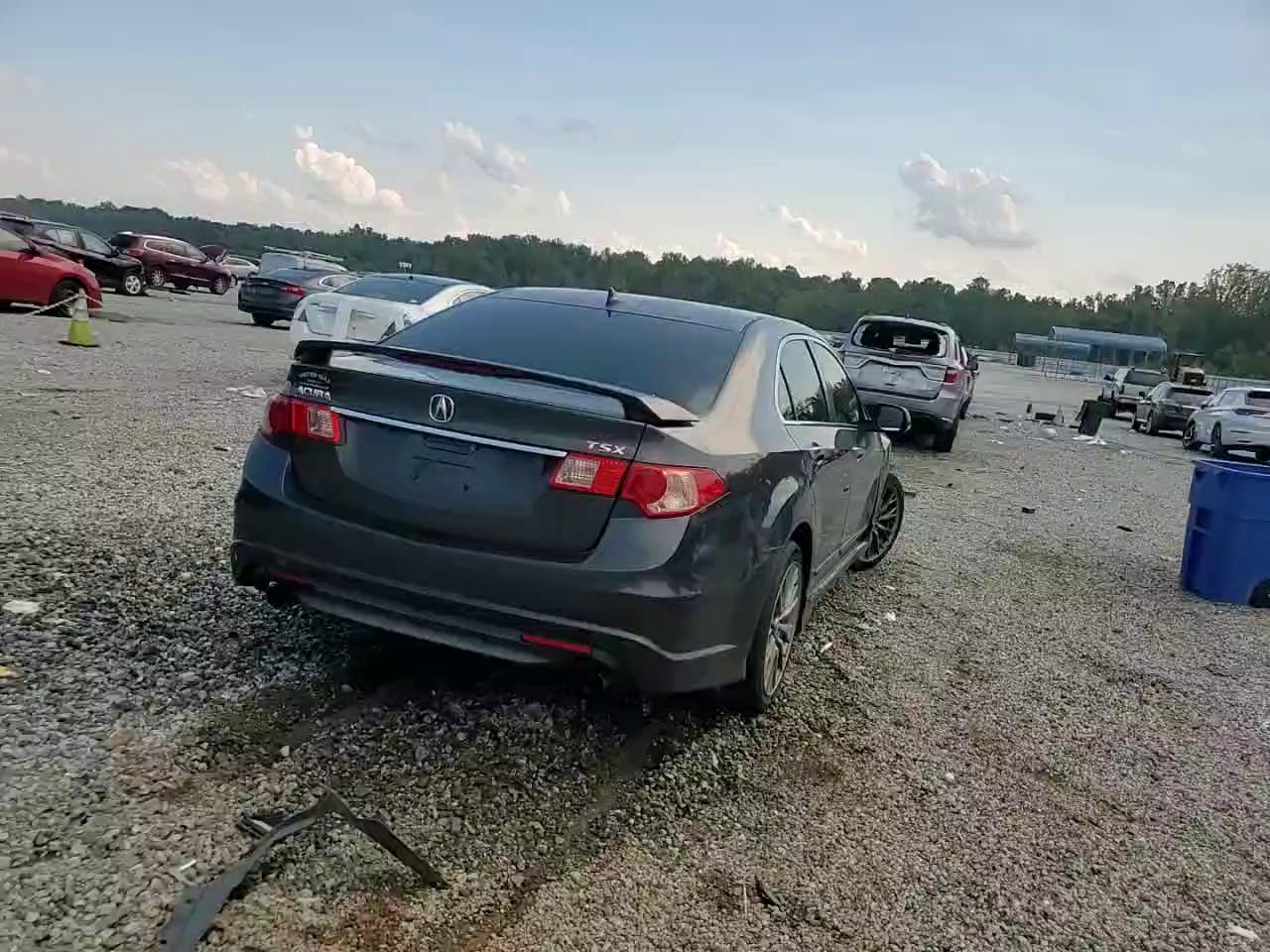 Фото: JH4CU2F64CC017653