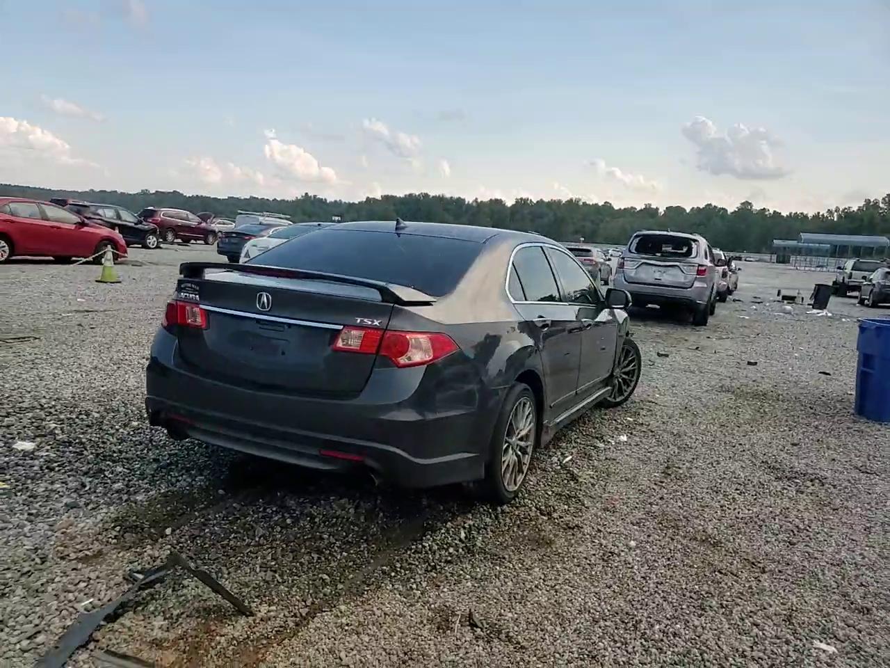 Фото: JH4CU2F64CC017653