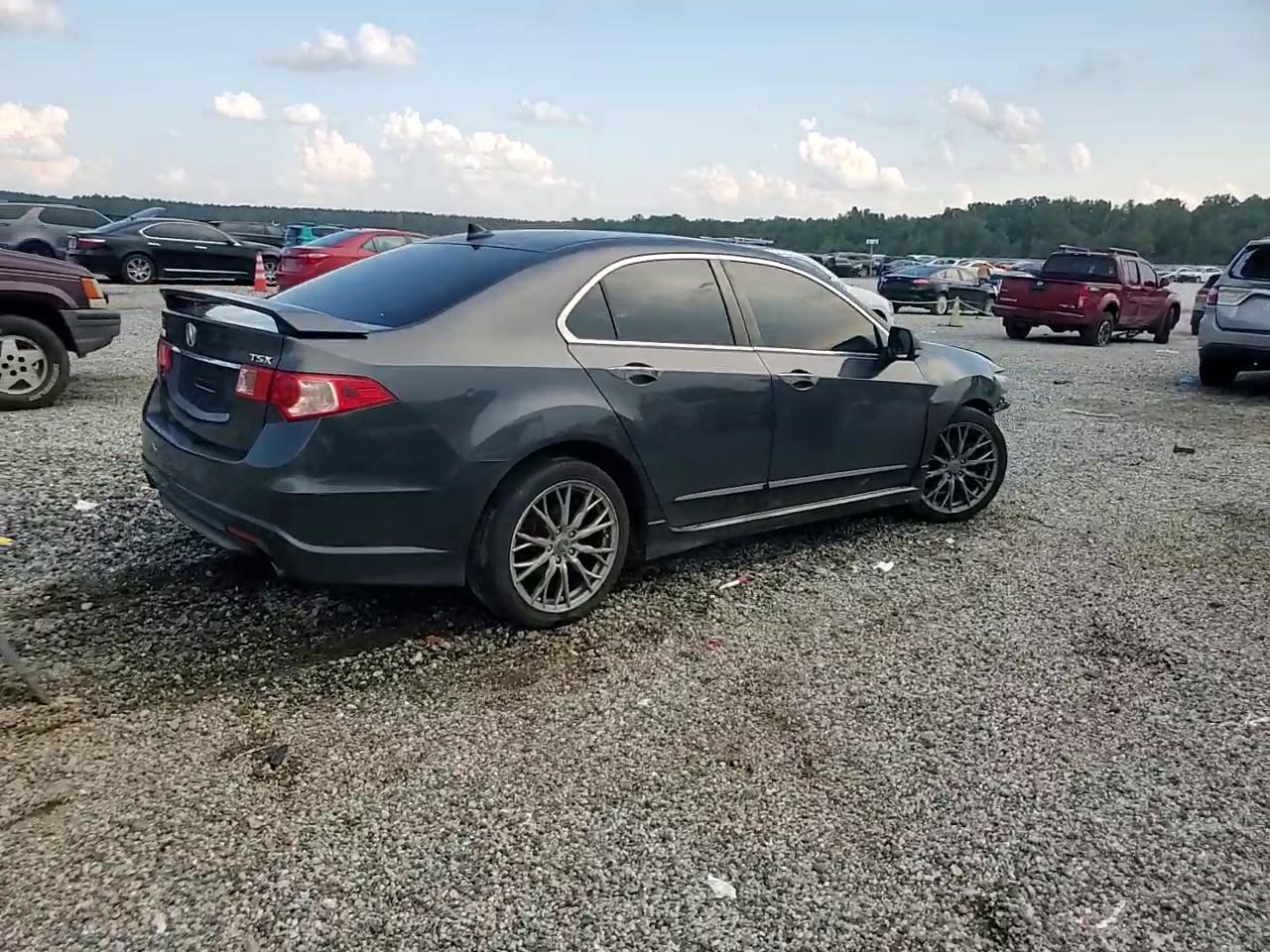 Фото: JH4CU2F64CC017653