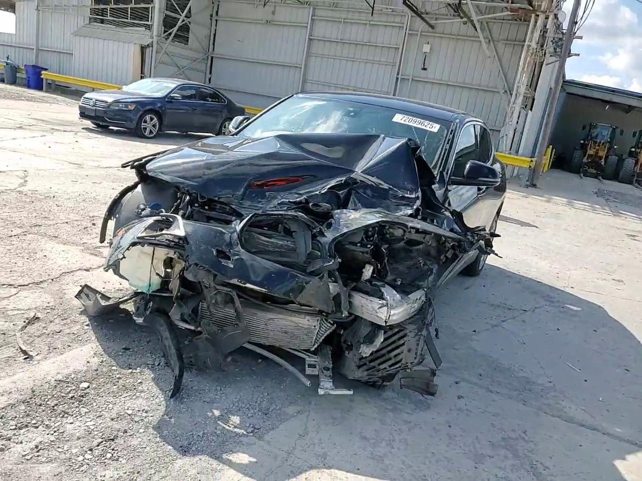 Фото: WBXYJ5C33JEF74086