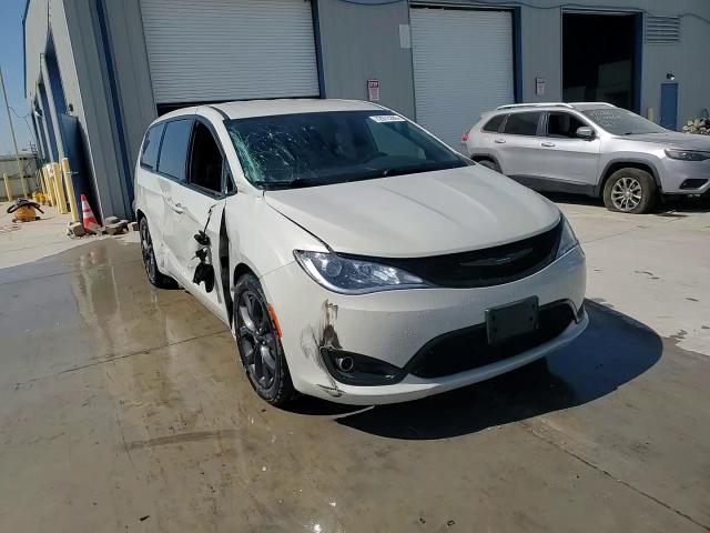 2019 Chrysler Pacifica Touring Plus VIN: 2C4RC1FG3KR633397 Lot: 72072295