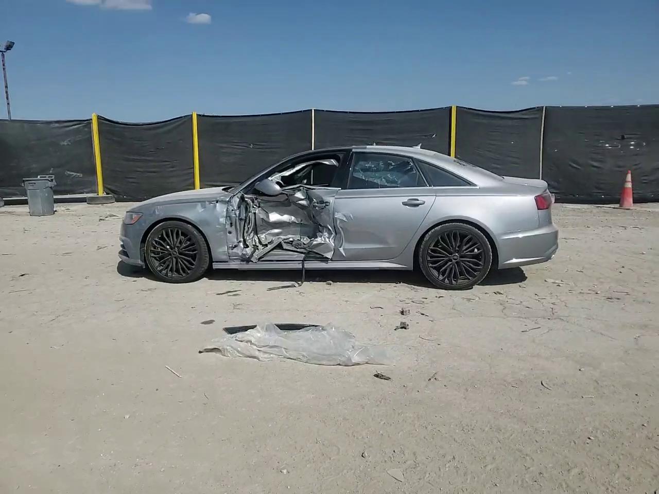 Фото: WAUDFAFC3GN069203