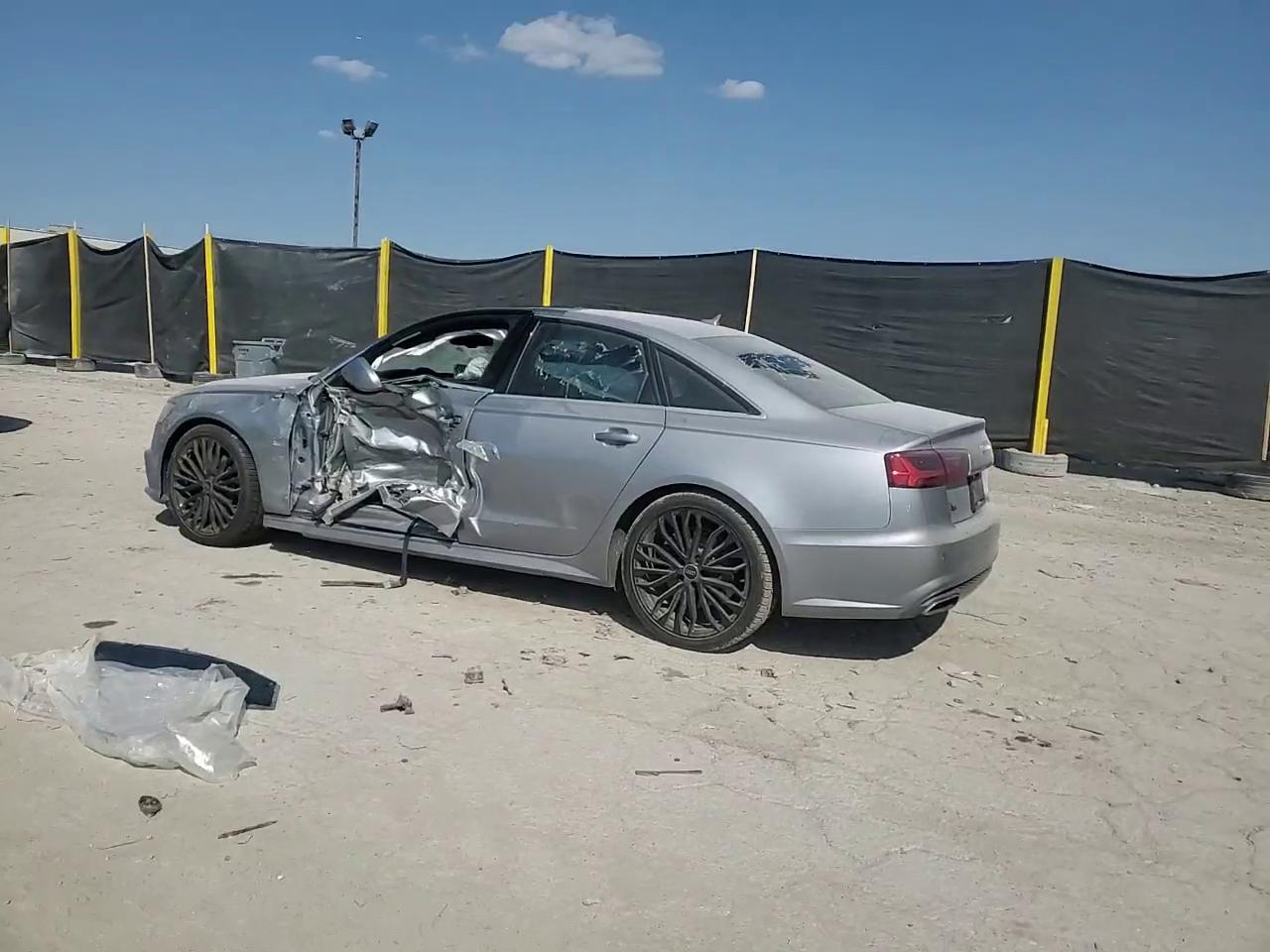 Фото: WAUDFAFC3GN069203