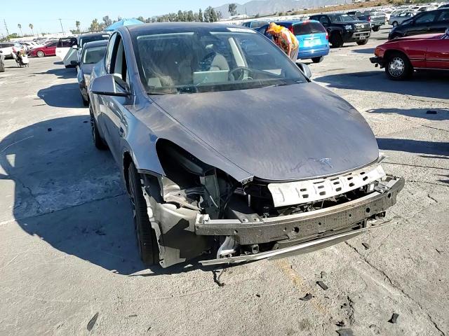 2024 Tesla Model Y VIN: 7SAYGDEF6RA308209 Lot: 71851535