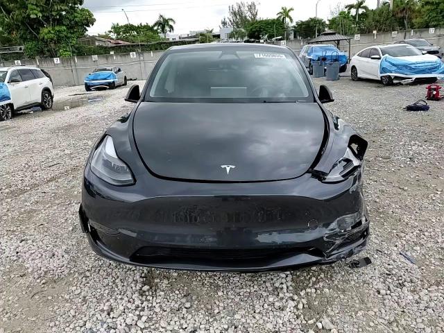 2024 Tesla Model Y VIN: 7SAYGDED6RF018828 Lot: 71609855