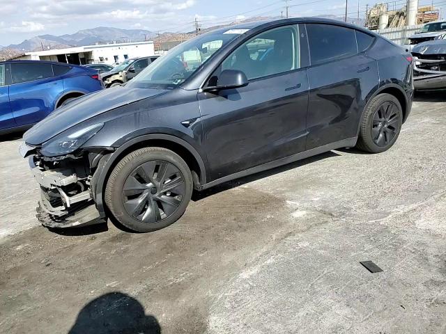 2025 Tesla Model Y VIN: 7SAYGDED7SF218400 Lot: 72071165