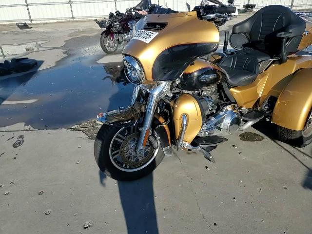 2017 Harley-Davidson Flhtcutg Tri Glide Ultra VIN: 1HD1MAD18HB851091 Lot: 70980155