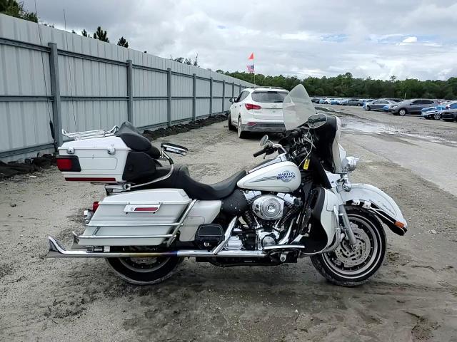 2006 Harley-Davidson Flhtcui VIN: 1HD1FCW186Y696412 Lot: 84582185