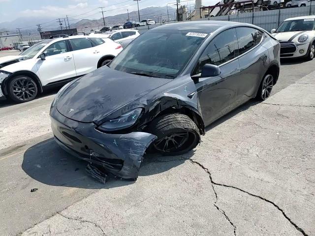 2025 Tesla Model Y VIN: 7SAYGDED1SF320663 Lot: 82079035