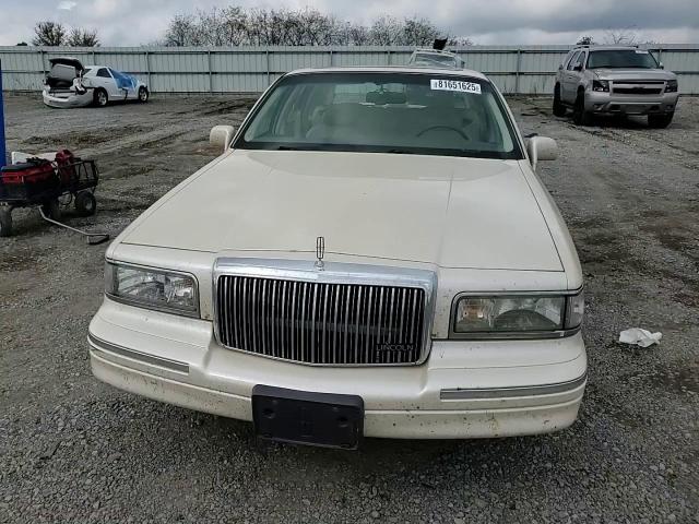 1997 Lincoln Town Car Signature VIN: 1LNLM82W9VY740846 Lot: 81651625