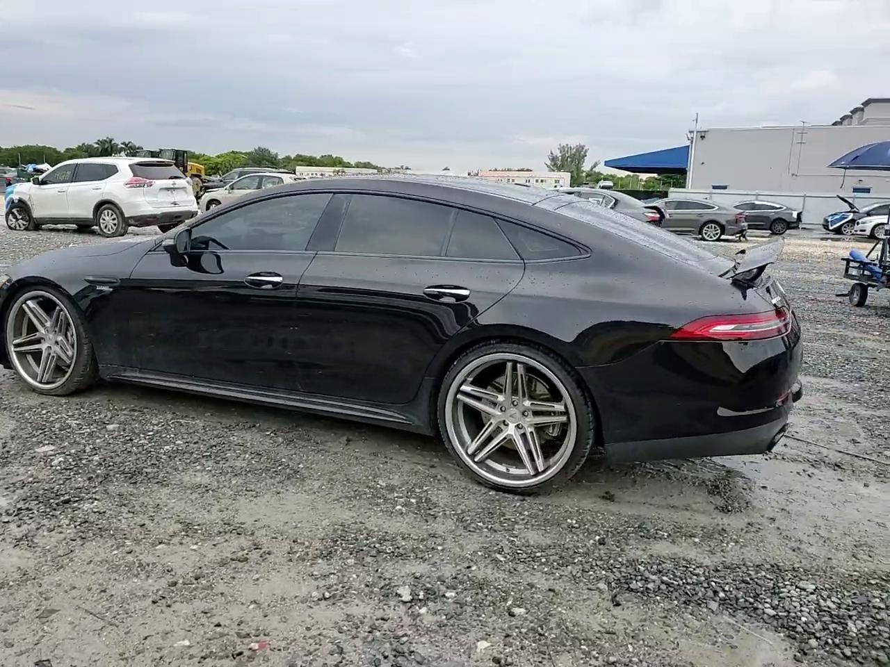 Фото: WDD7X6BB7KA008322