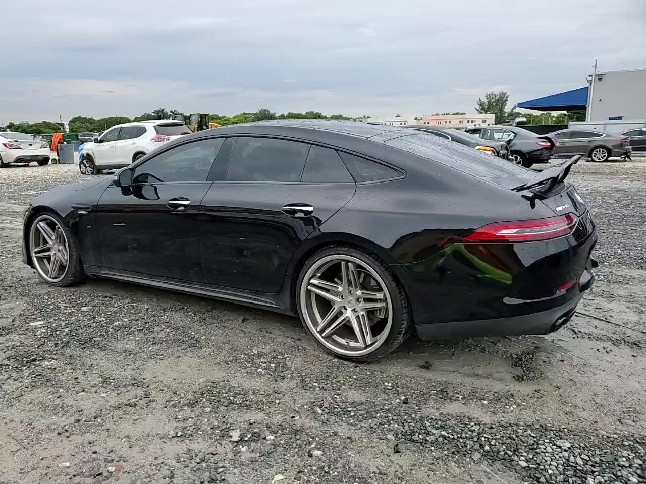 Фото: WDD7X6BB7KA008322