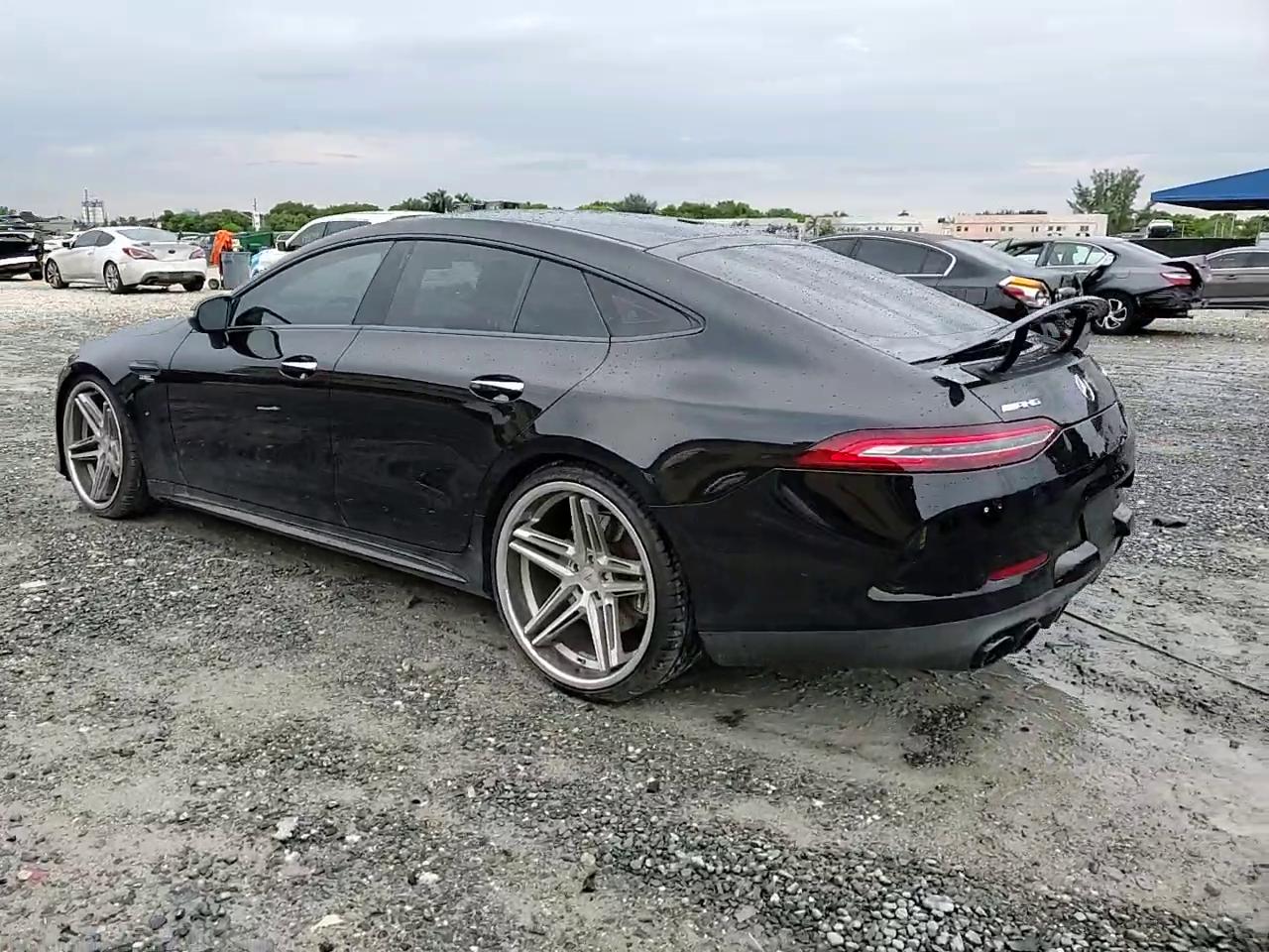 Фото: WDD7X6BB7KA008322