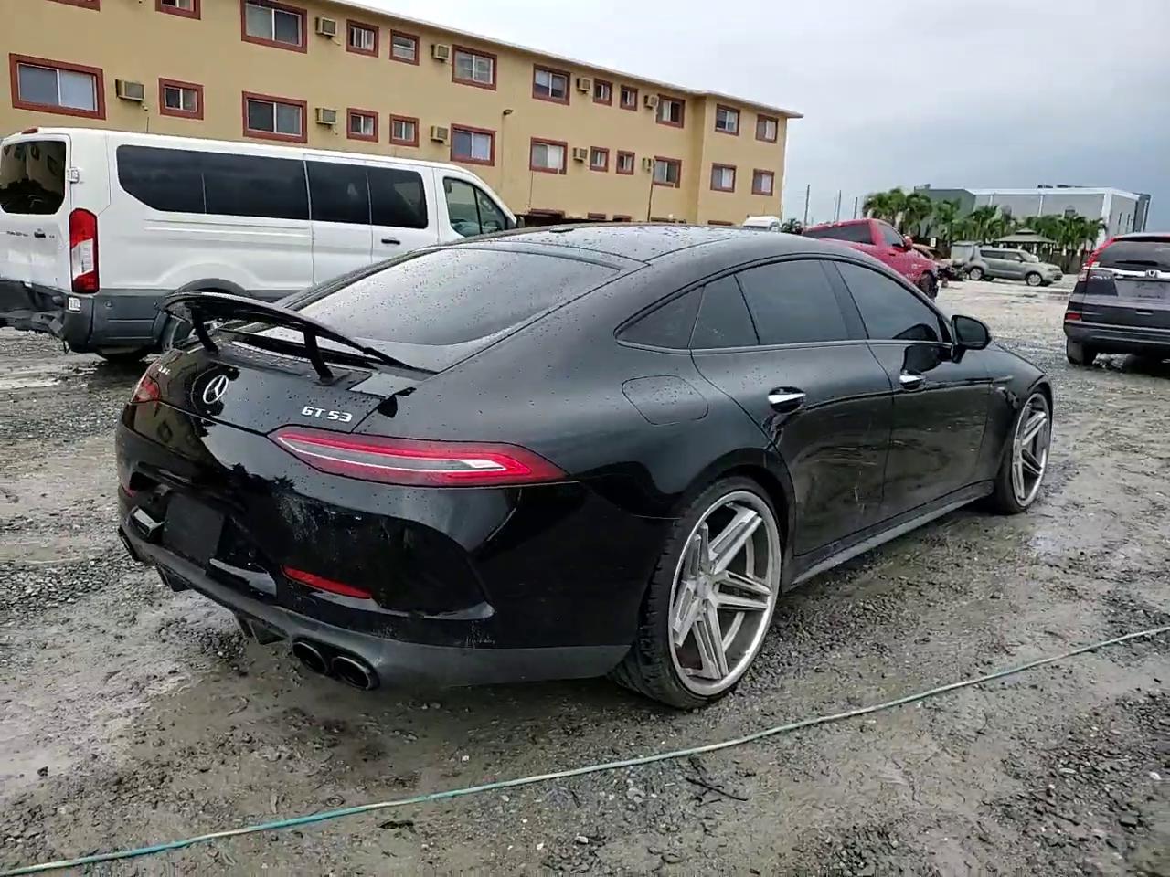 Фото: WDD7X6BB7KA008322