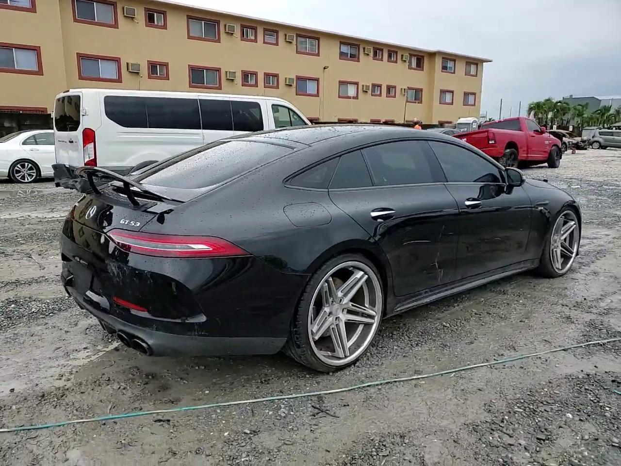 Фото: WDD7X6BB7KA008322