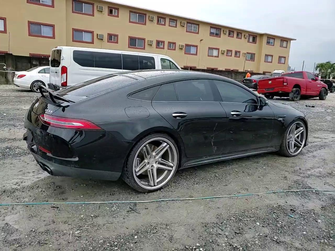 Фото: WDD7X6BB7KA008322