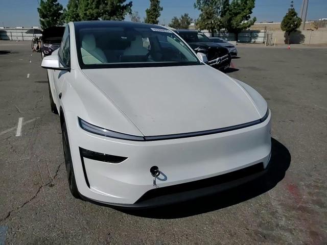 2026 Tesla Model Y VIN: 7SAYGDED1TF396692 Lot: 80906855