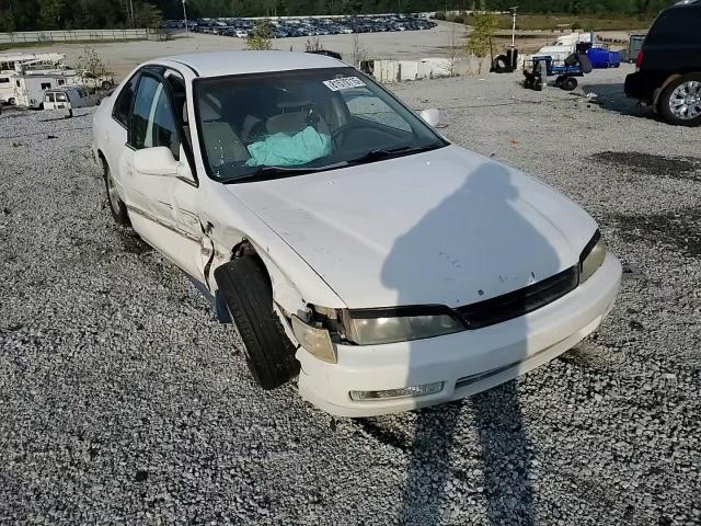1996 Honda Accord Dx VIN: 1HGCD5524TA077219 Lot: 81570715