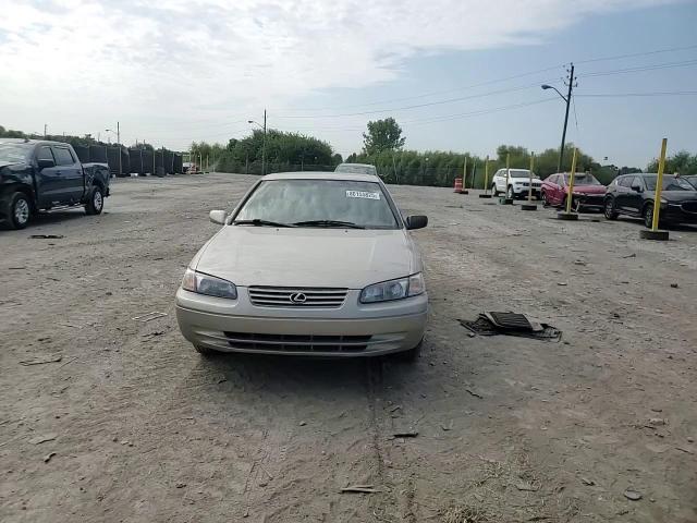 1999 Toyota Camry Le VIN: 4T1BF28K8XU085256 Lot: 80155825