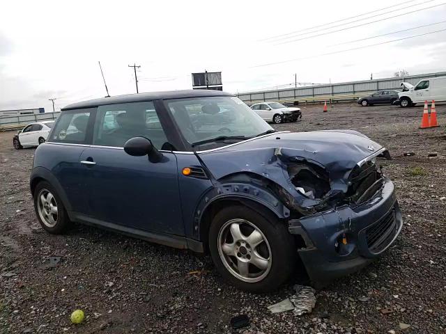 2011 Mini Cooper VIN: WMWSU3C56BT182808 Lot: 81866895