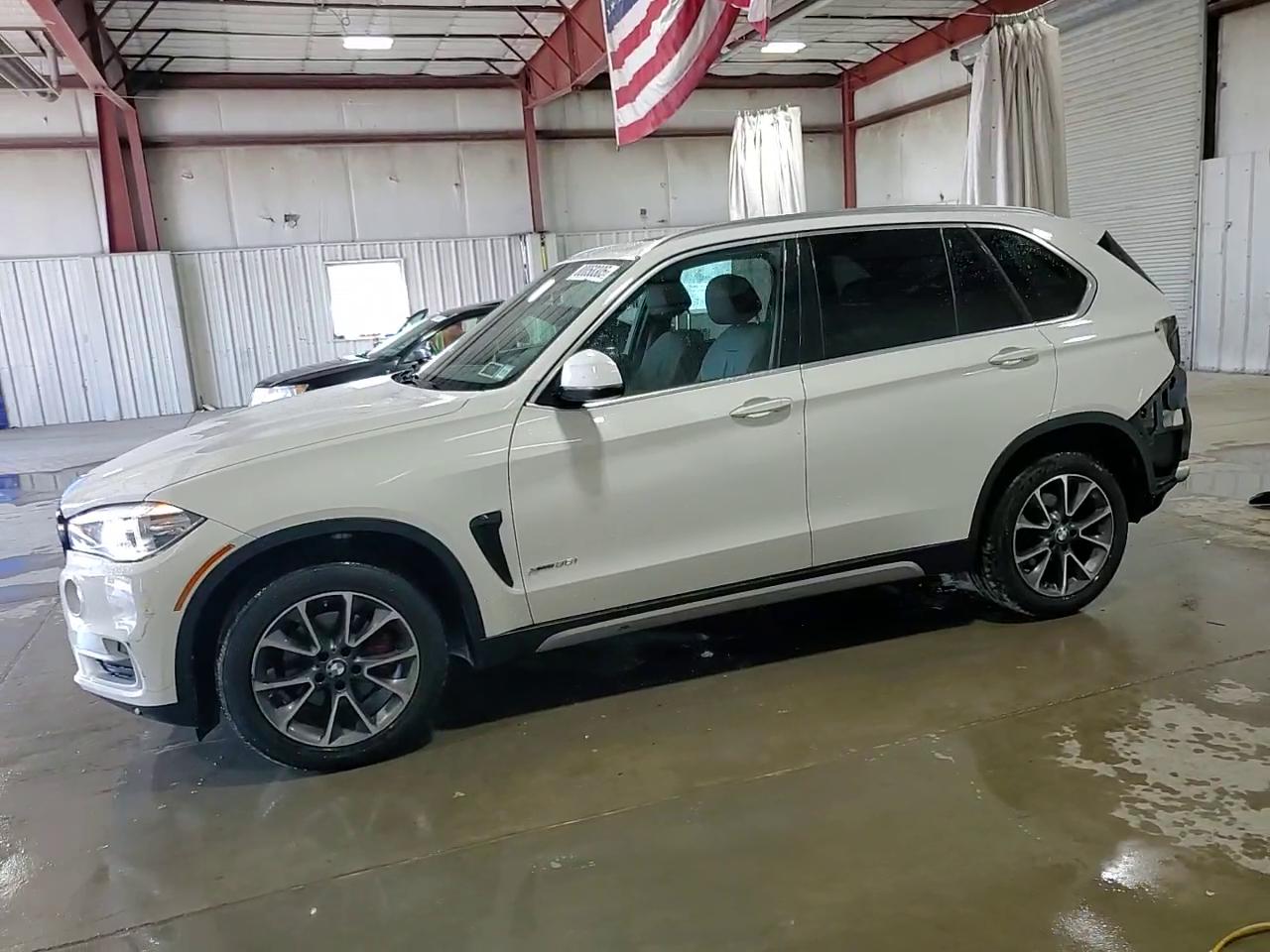 Фото: 5UXKR0C38H0X83258