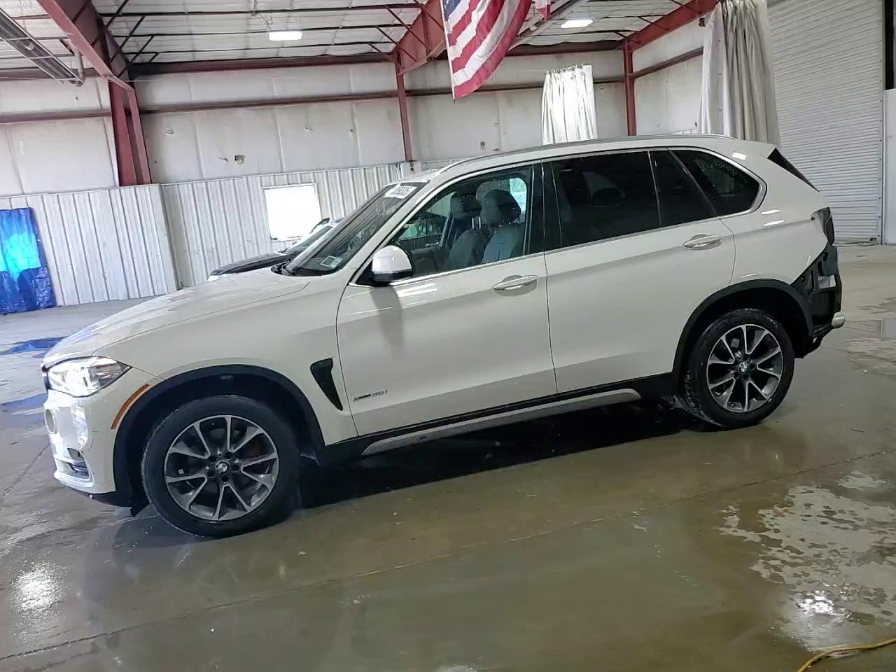 Фото: 5UXKR0C38H0X83258