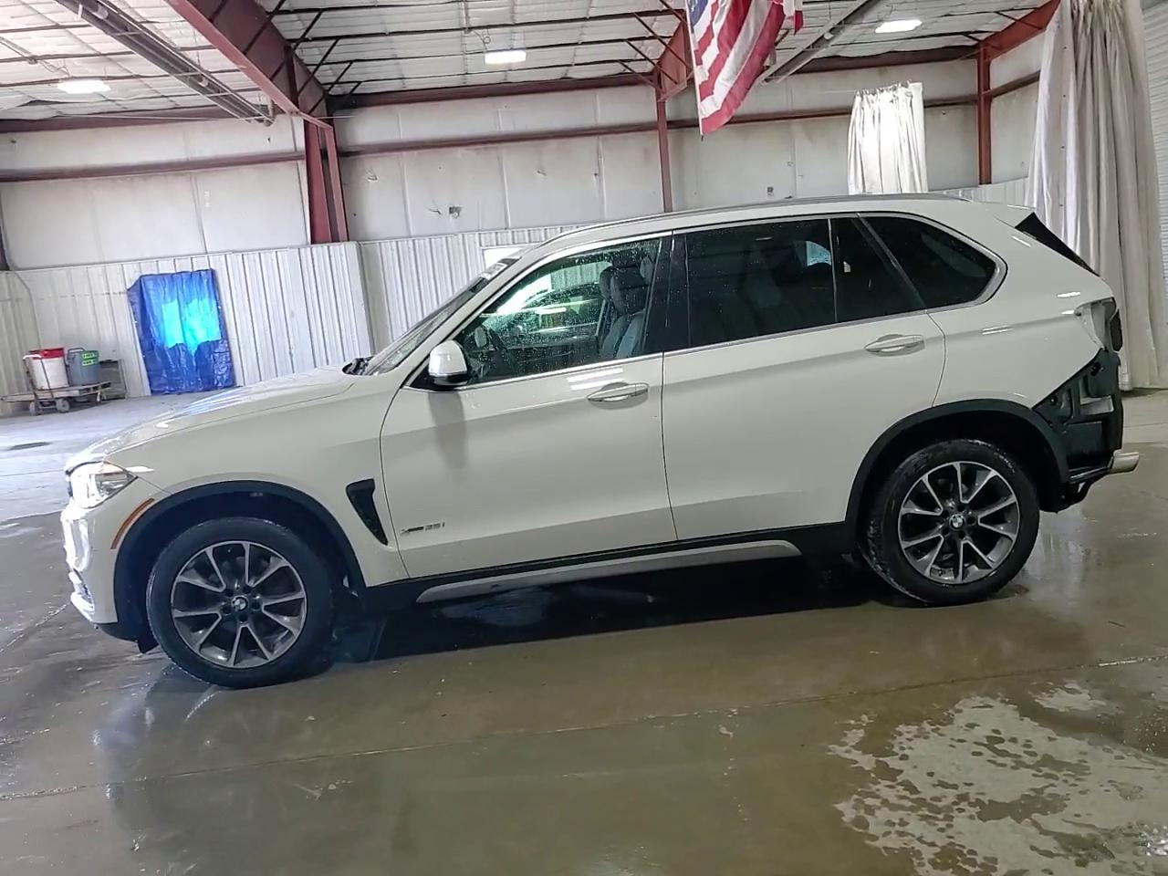 Фото: 5UXKR0C38H0X83258