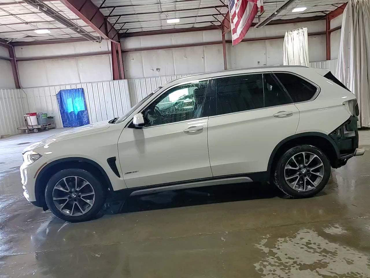 Фото: 5UXKR0C38H0X83258