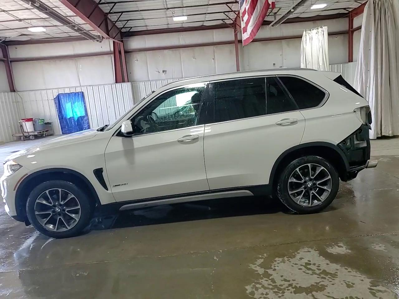 Фото: 5UXKR0C38H0X83258