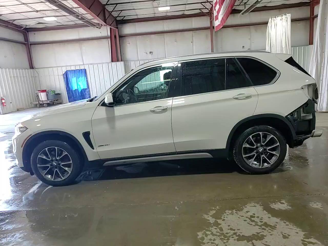 Фото: 5UXKR0C38H0X83258