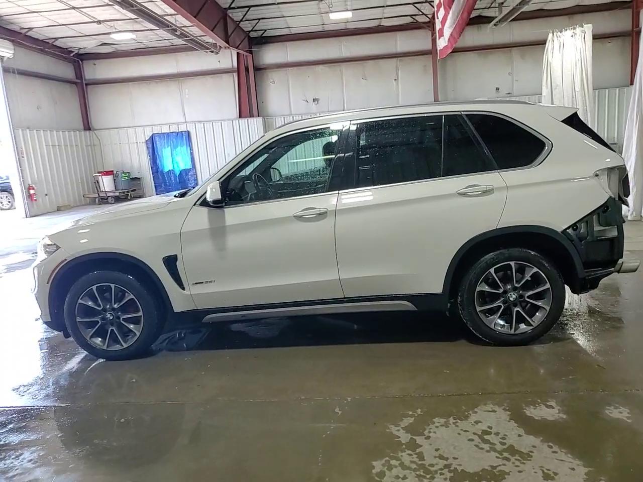 Фото: 5UXKR0C38H0X83258