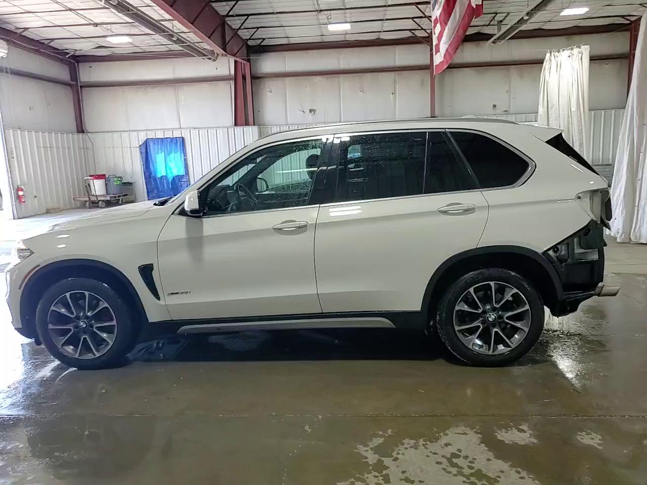 Фото: 5UXKR0C38H0X83258