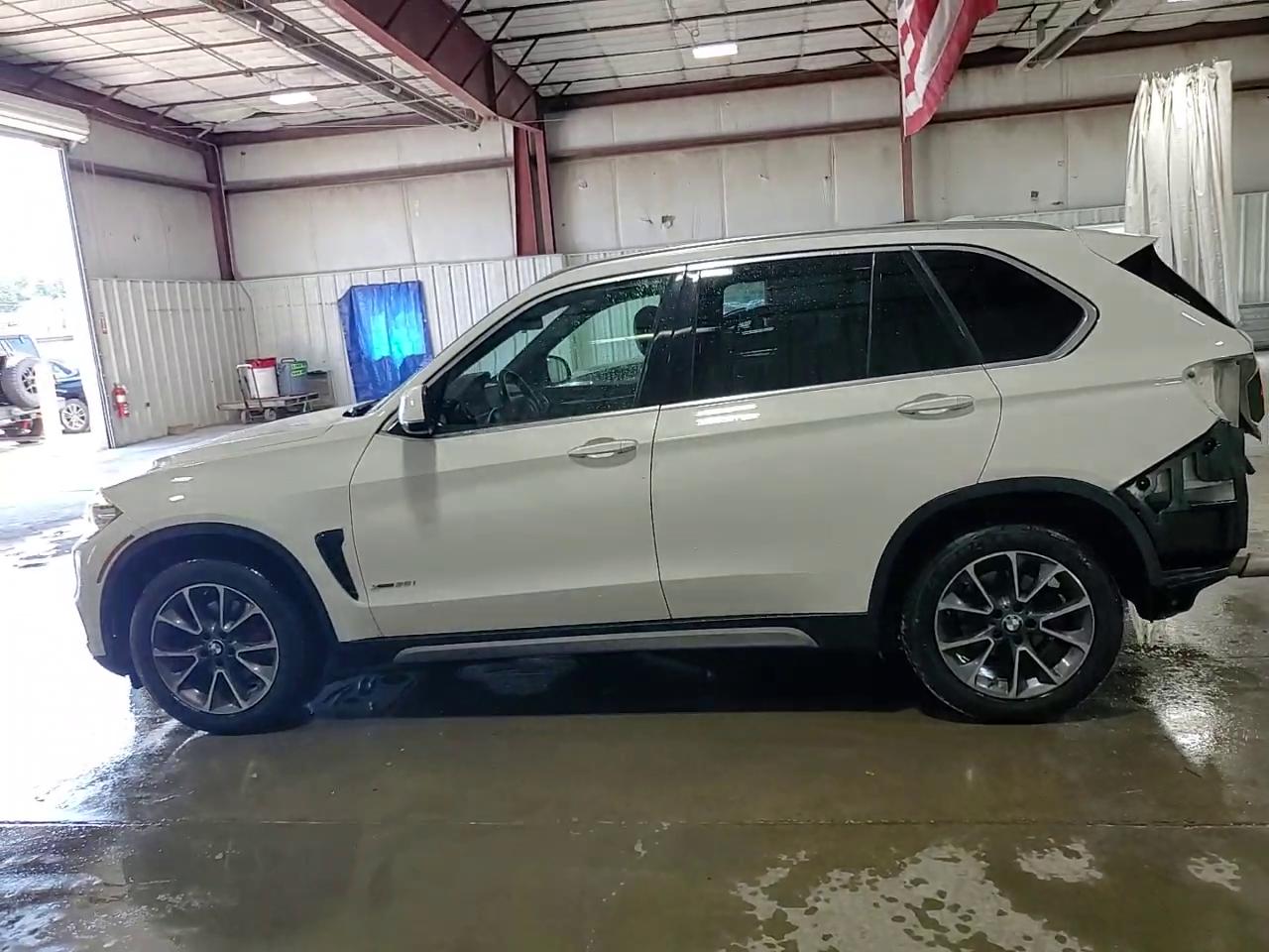 Фото: 5UXKR0C38H0X83258