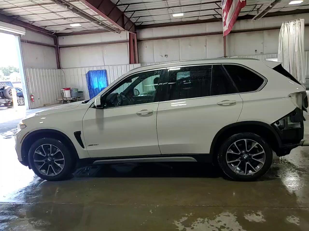 Фото: 5UXKR0C38H0X83258