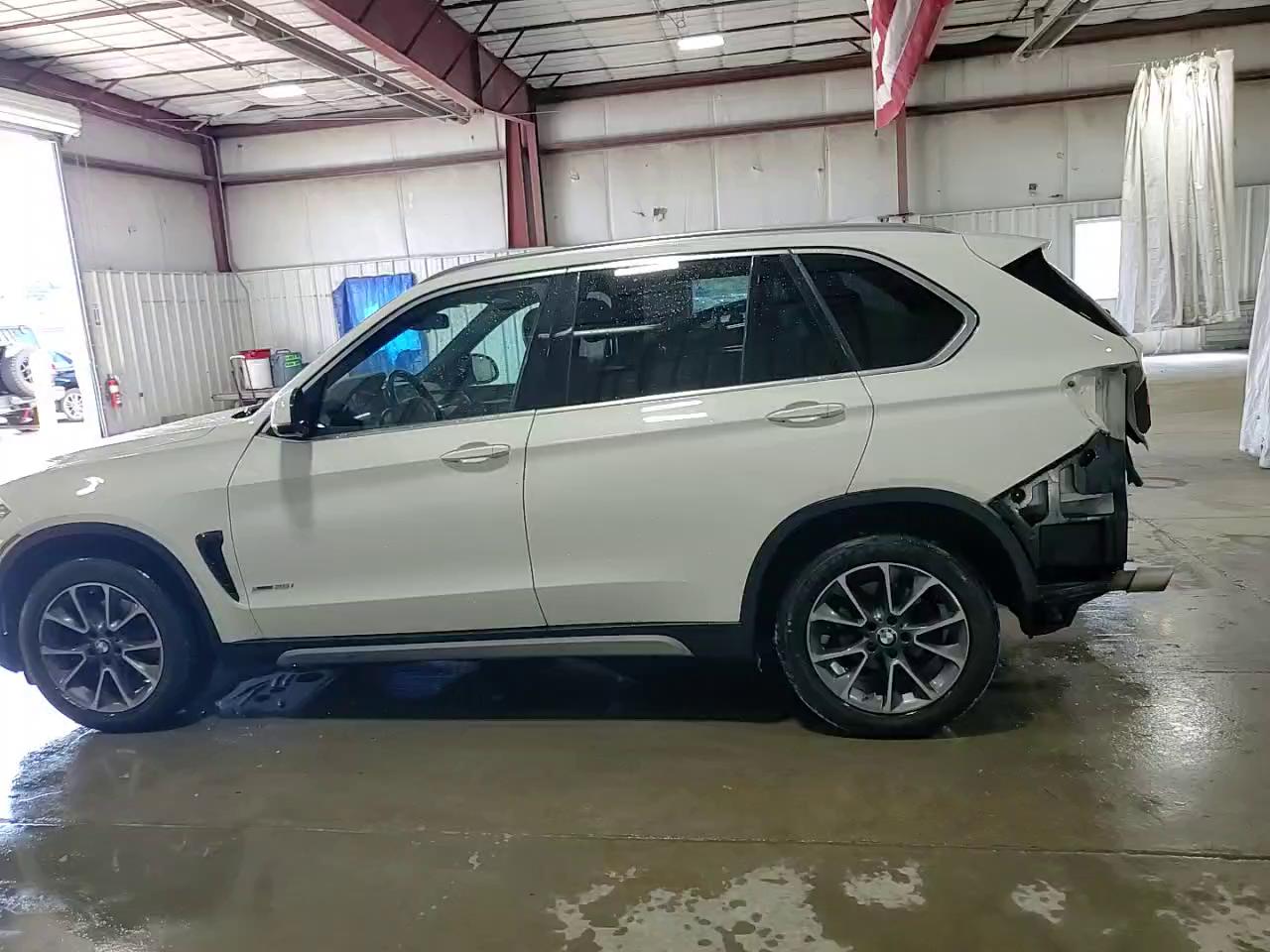 Фото: 5UXKR0C38H0X83258