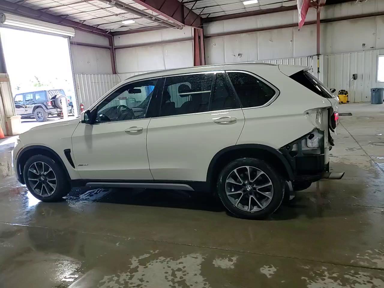 Фото: 5UXKR0C38H0X83258