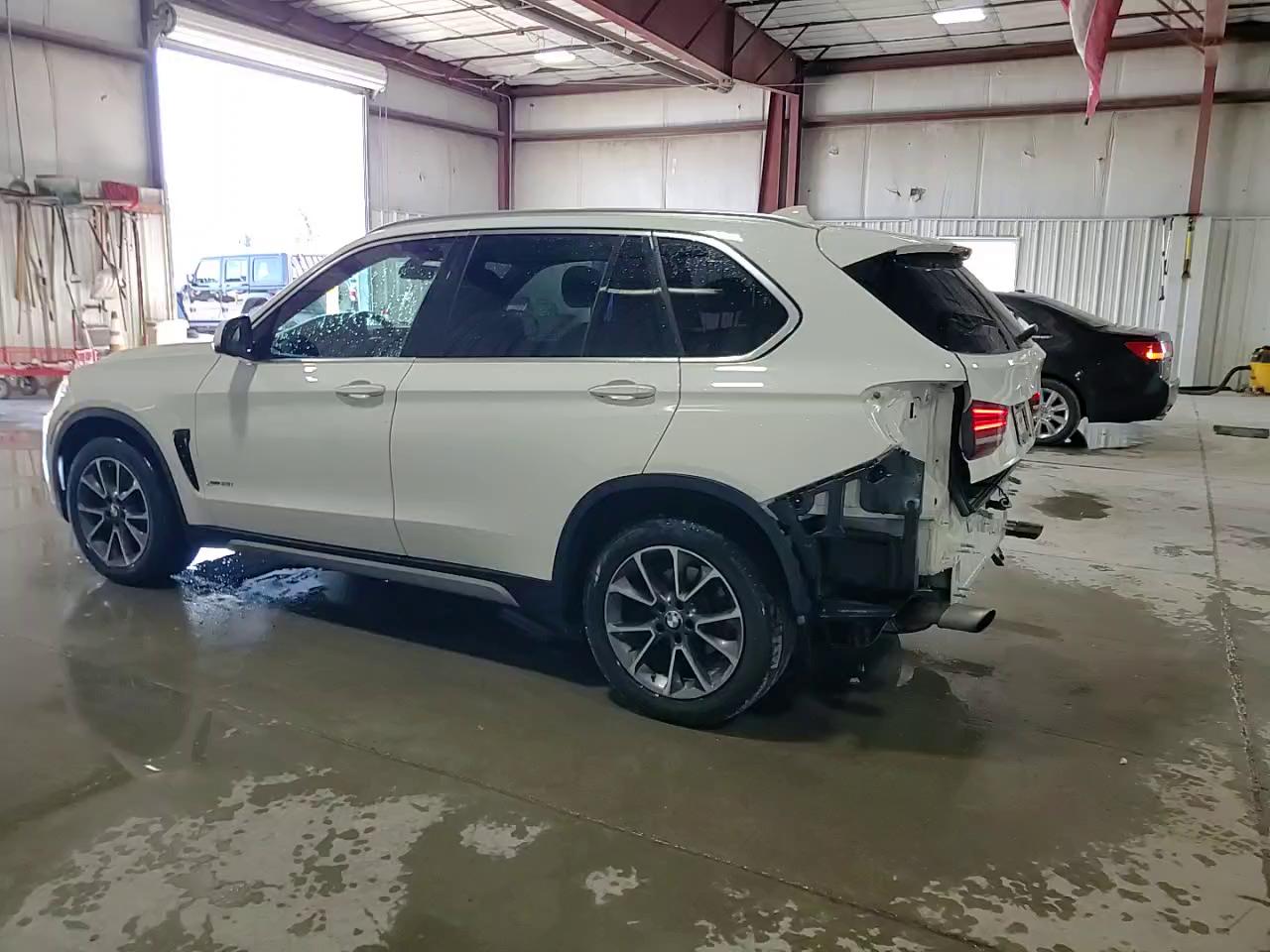 Фото: 5UXKR0C38H0X83258