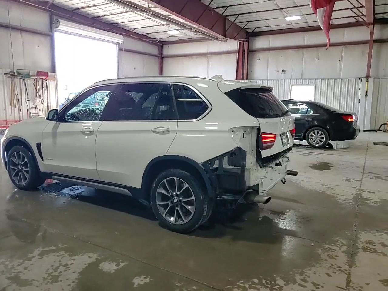 Фото: 5UXKR0C38H0X83258