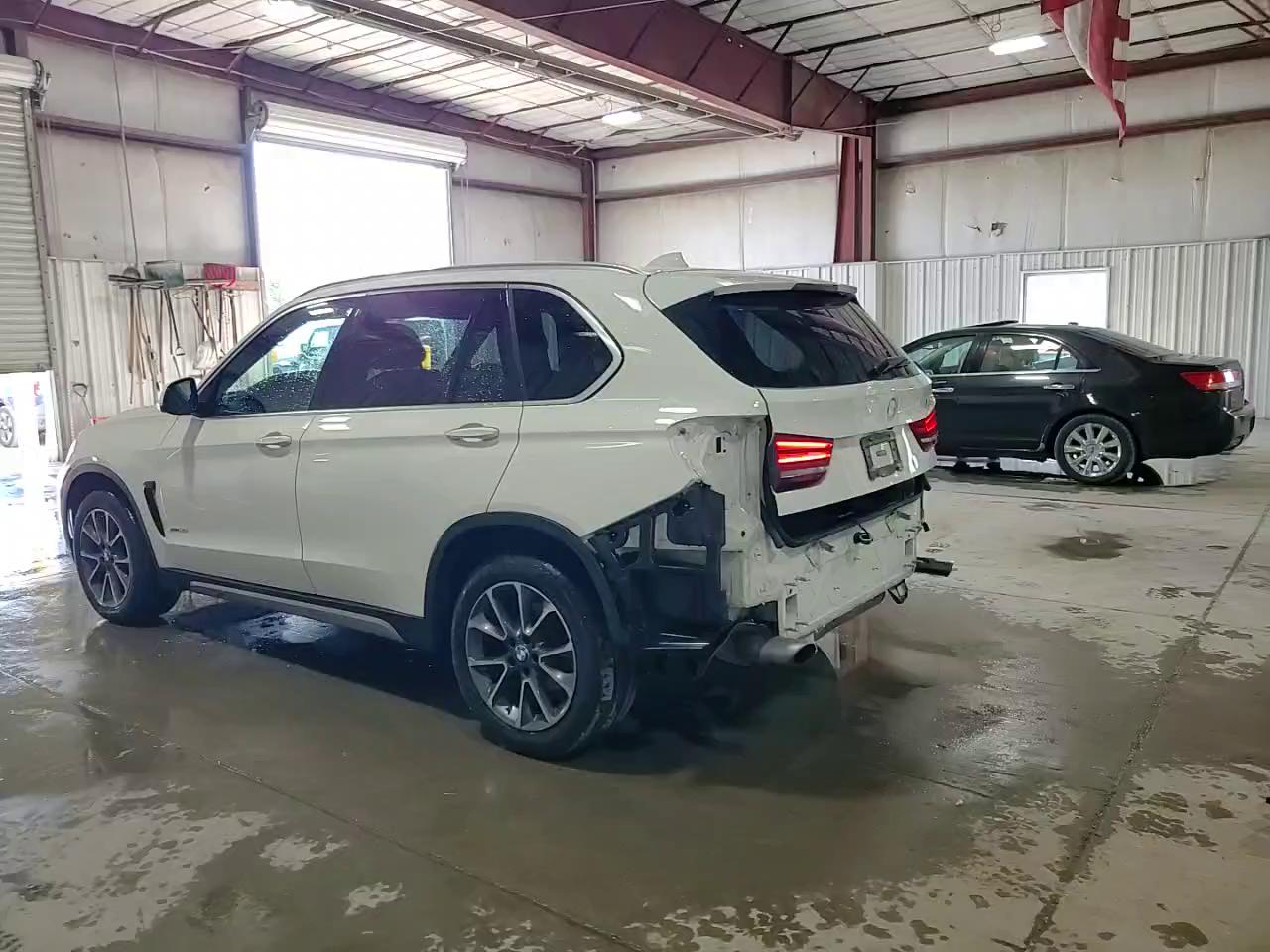 Фото: 5UXKR0C38H0X83258