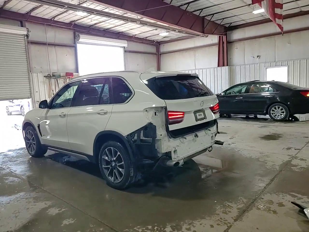 Фото: 5UXKR0C38H0X83258